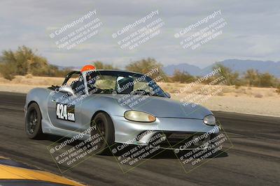 media/Jan-26-2025-SCCA SD (Sun) [[bcf61ed115]]/4-Women Novice/Session 2 (Turn 7 Inside)/